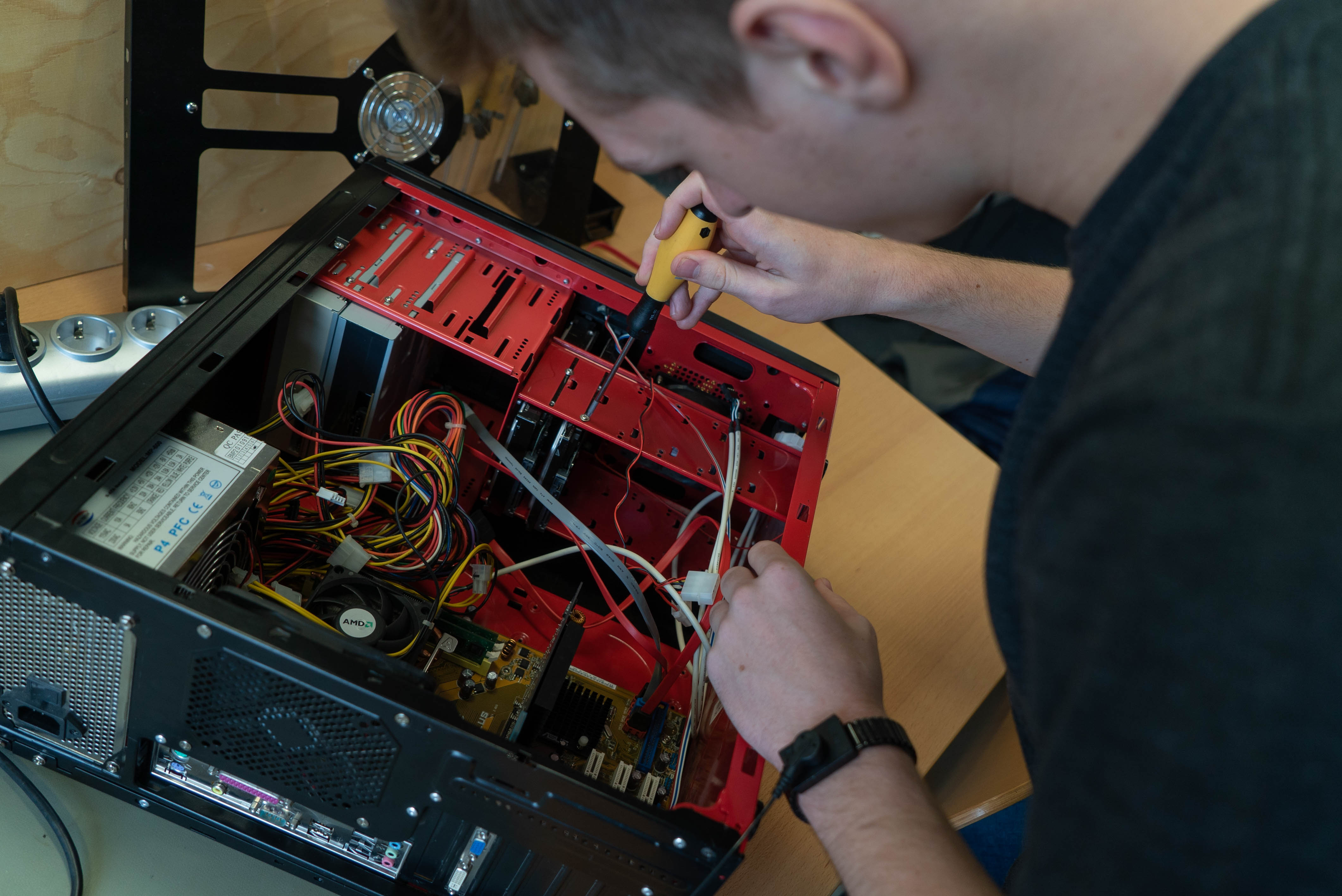 Allround medewerker IT systems and devices bol | Koning Willem I College